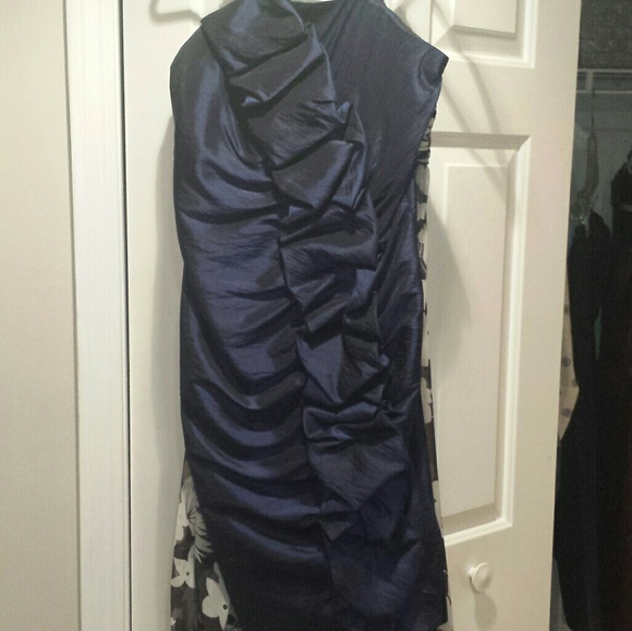 Party dress - Picture 2 of 4